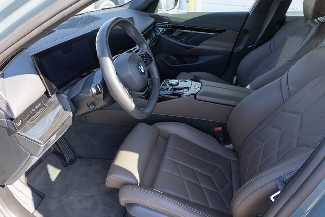2024 Bmw 530i Sedan photo 2