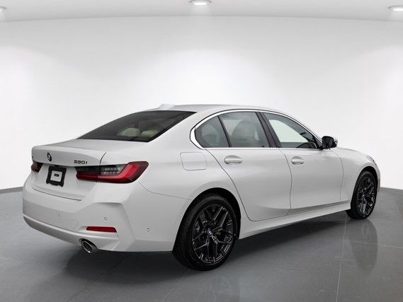 2025 BMW 3 Series 330i - Photo 9