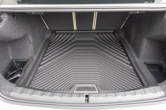2025 BMW 3 Series 330i - Photo 29