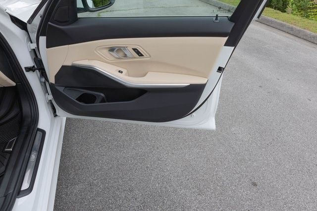 2025 BMW 3 Series 330i - Photo 20