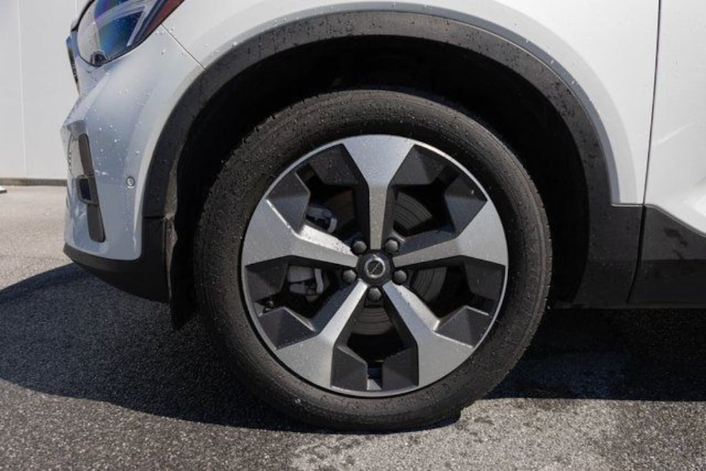 Used 2024 Volvo XC40 B5 Plus Bright Theme SUV