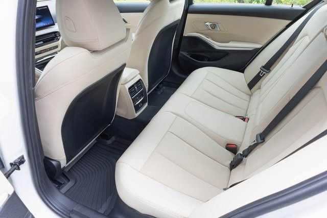 2025 BMW 3 Series 330i - Photo 17