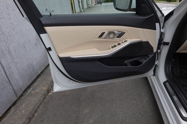2025 BMW 3 Series 330i - Photo 14