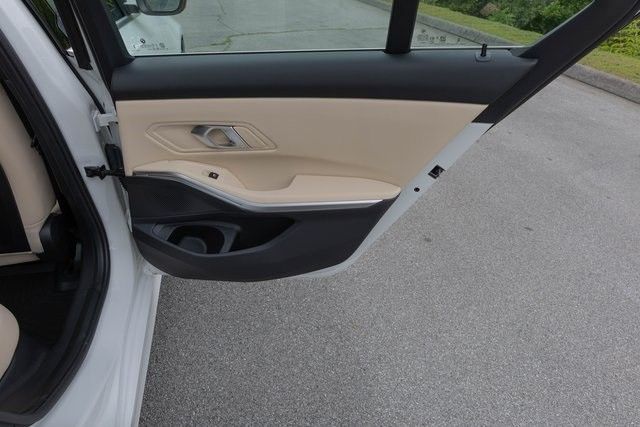 2025 BMW 3 Series 330i - Photo 18