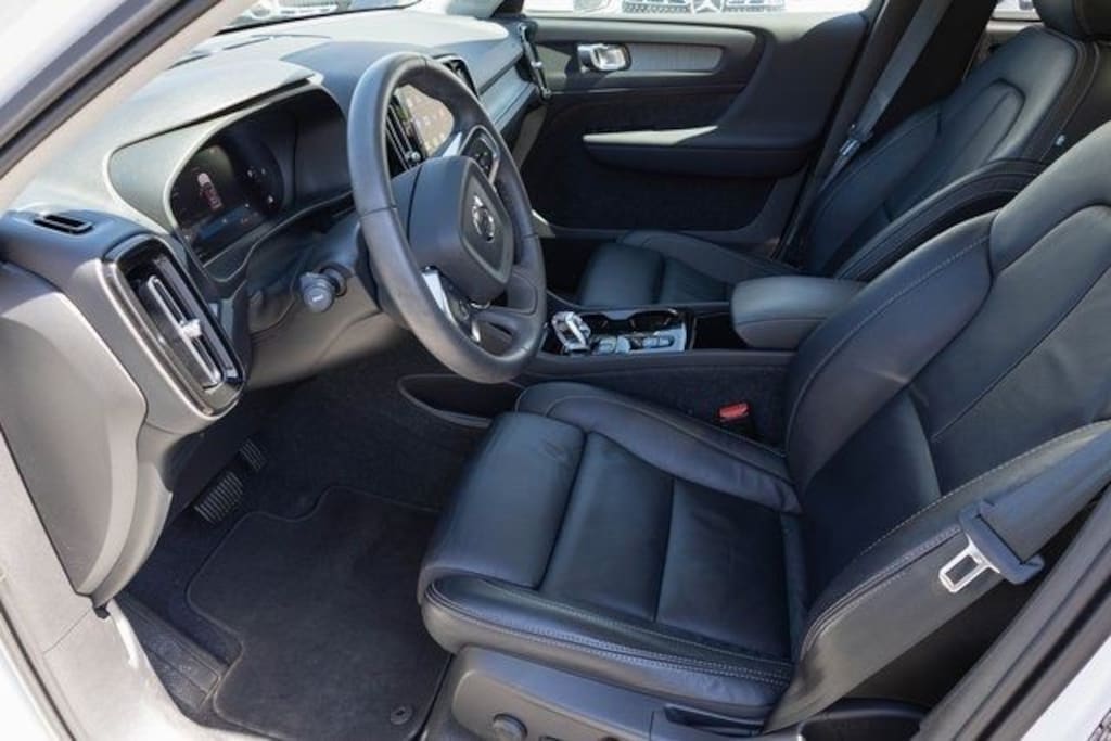 Used 2024 Volvo XC40 B5 Plus Bright Theme SUV