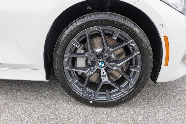 2025 BMW 3 Series 330i - Photo 11