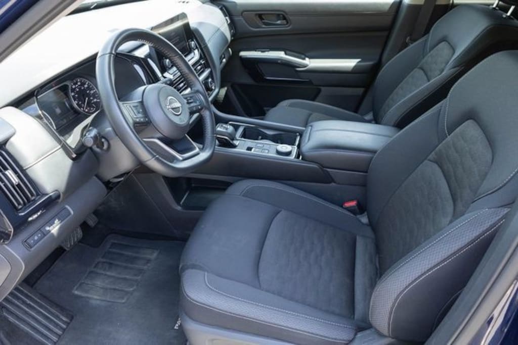 Used 2025 Nissan Pathfinder SV SUV