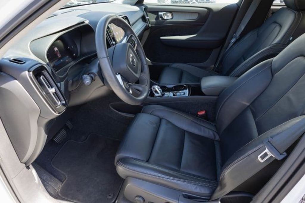 Used 2024 Volvo XC40 B5 Plus Bright Theme SUV