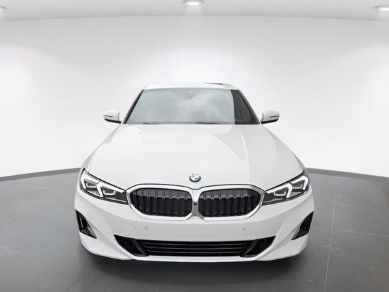 2025 BMW 3 Series 330i - Photo 13