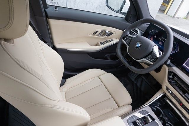 2025 BMW 3 Series 330i - Photo 23
