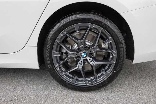 2025 BMW 3 Series 330i - Photo 6