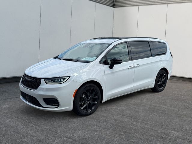 Used 2025 Chrysler Pacifica Limited