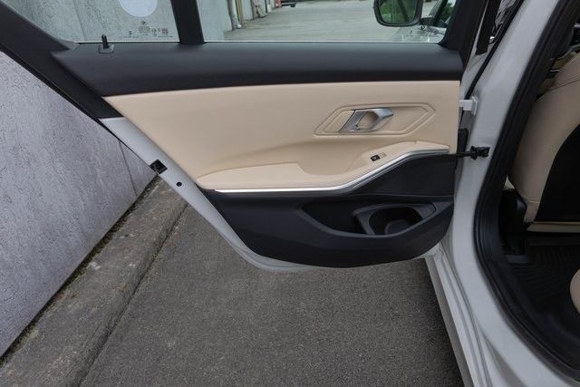 2025 BMW 3 Series 330i - Photo 16
