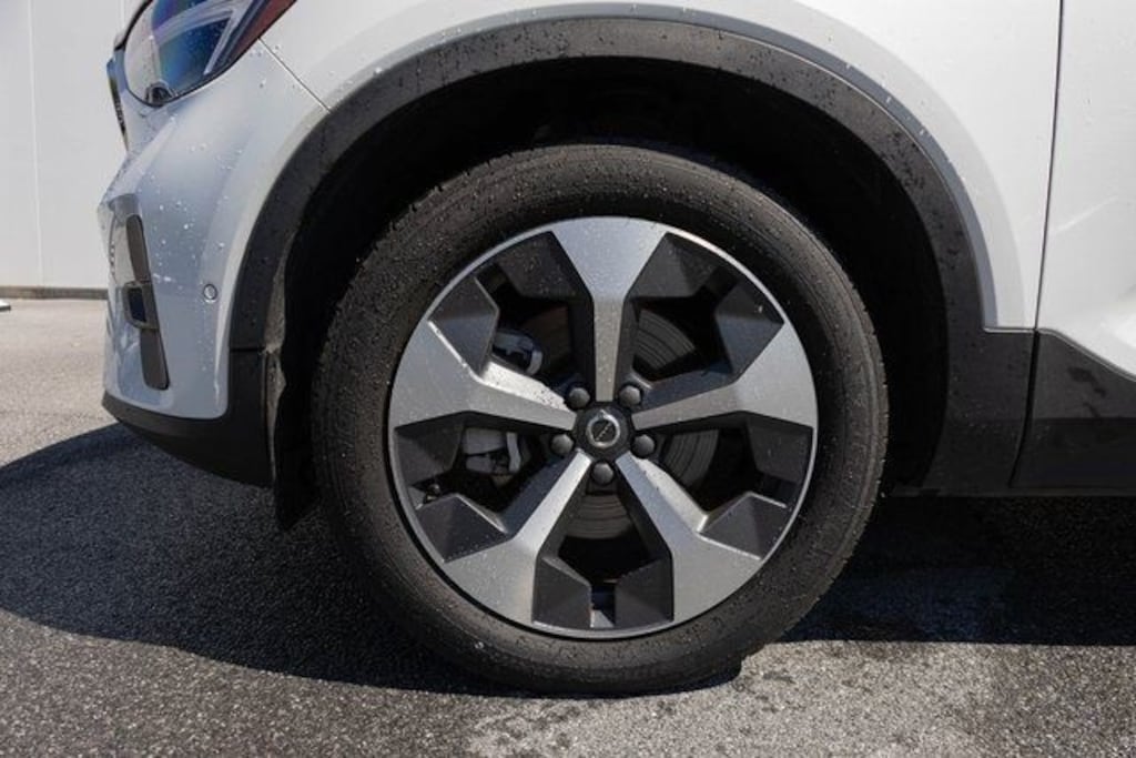 Used 2024 Volvo XC40 B5 Plus Bright Theme SUV