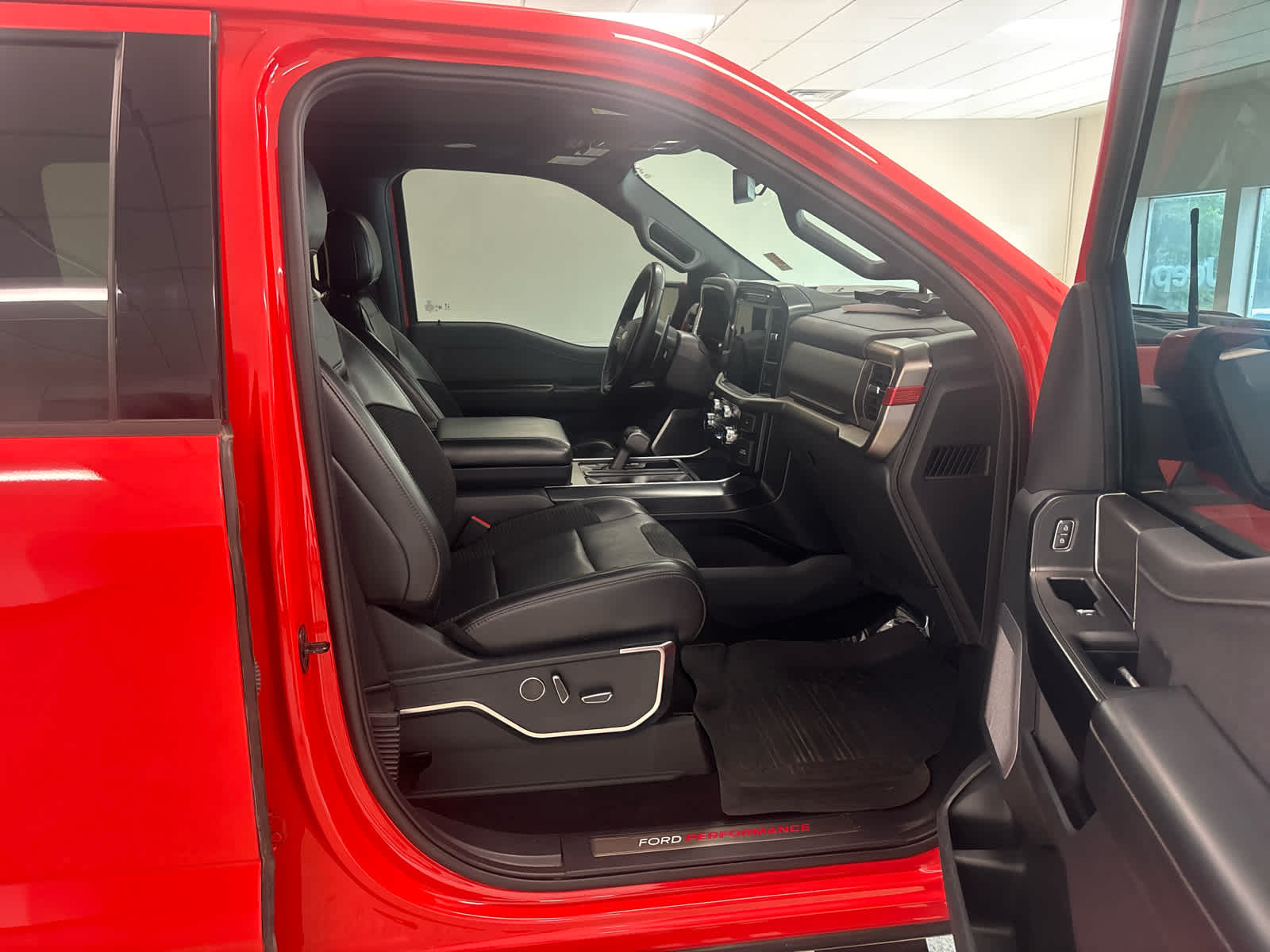 2022 Ford F-150 Raptor - Photo 26