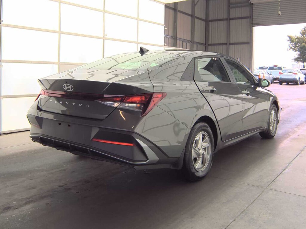 Used 2026 Hyundai Elantra SE Sedan