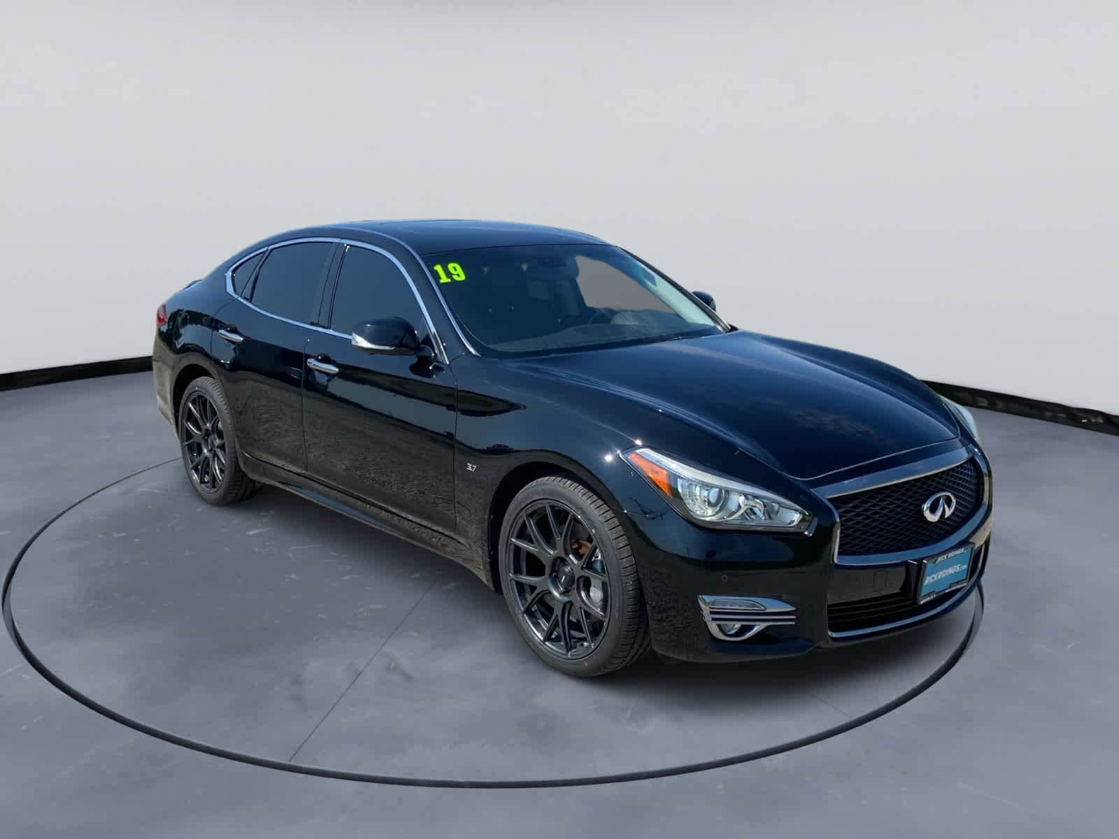 Used 2019 INFINITI Q70 LUXE with VIN JN1BY1AR5KM585631 for sale in Monticello, IL