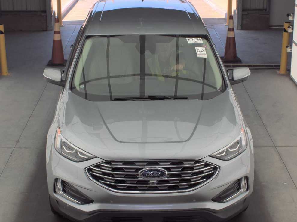 2024 Ford Edge Titanium photo 2