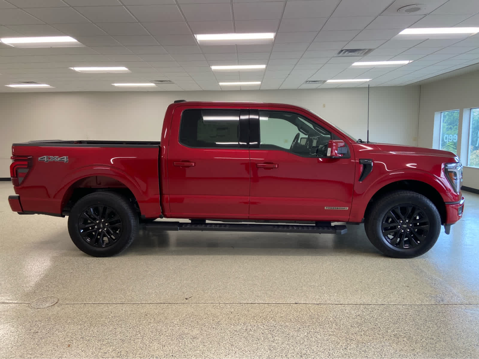 2025 Ford F-150 Lariat photo 4