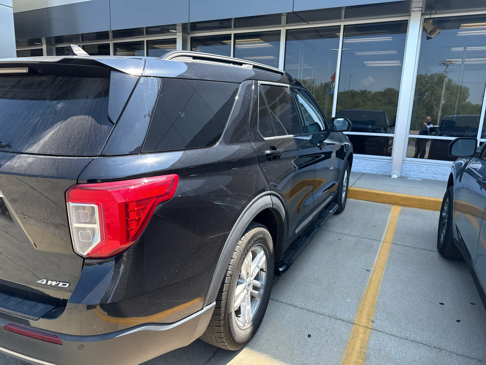 2021 Ford Explorer XLT photo 2