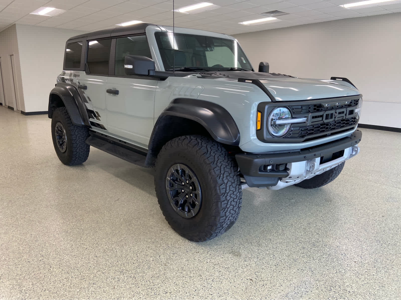 2023 Ford Bronco Raptor photo 3
