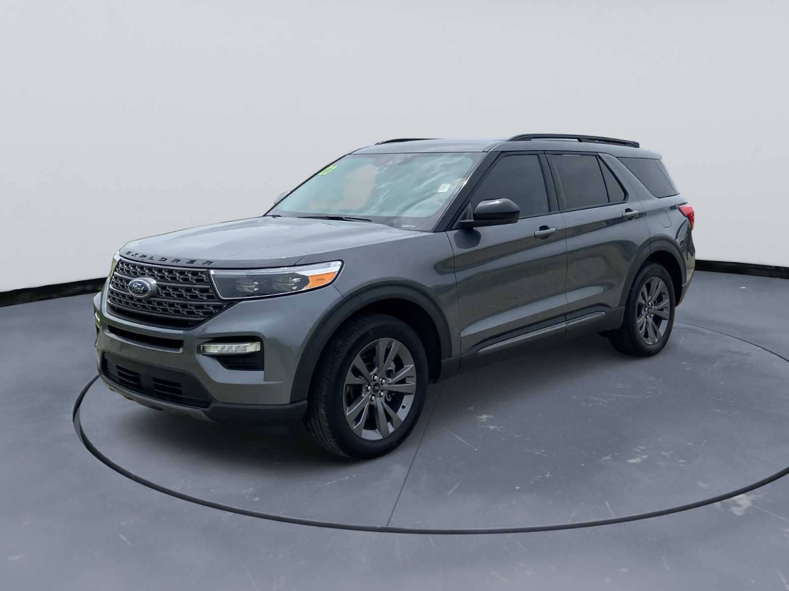 2023 Ford Explorer XLT 4WD's photo