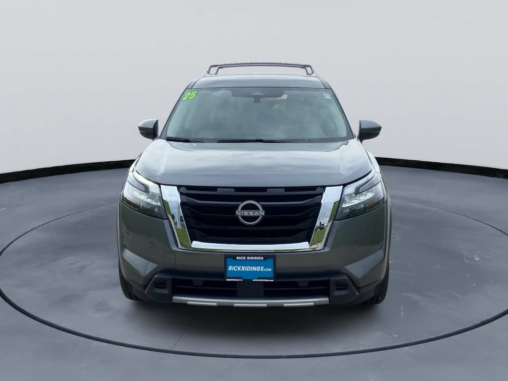 Used 2025 Nissan Pathfinder SL 4WD