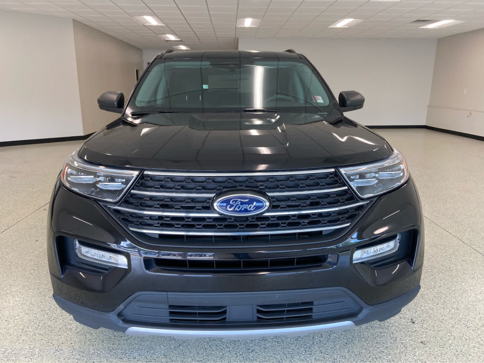 2023 Ford Explorer XLT photo 3