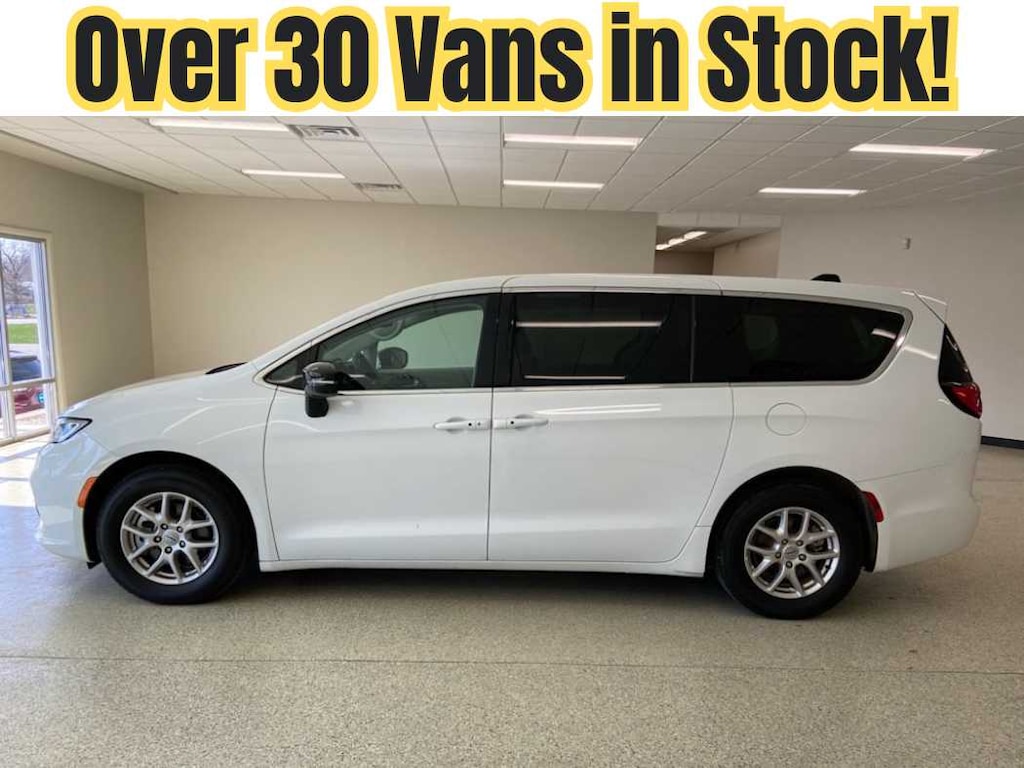 Used 2024 Chrysler Pacifica Touring L FWD