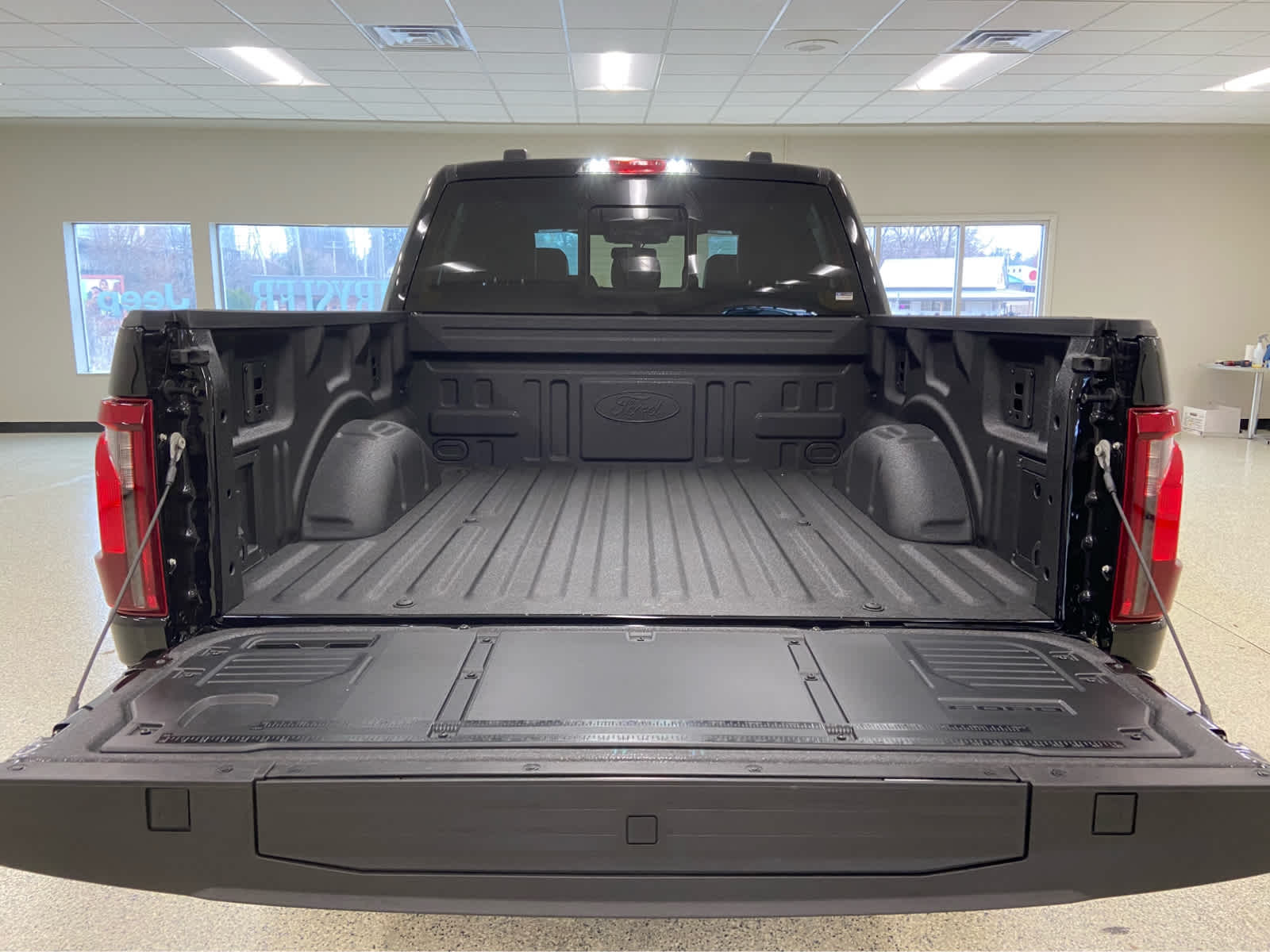2026 Ford F-150 XLT - Photo 7