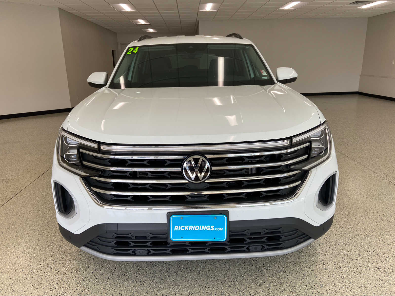 Used 2024 Volkswagen Atlas SE w/Tech with VIN 1V2HR2CA9RC506221 for sale in Monticello, IL