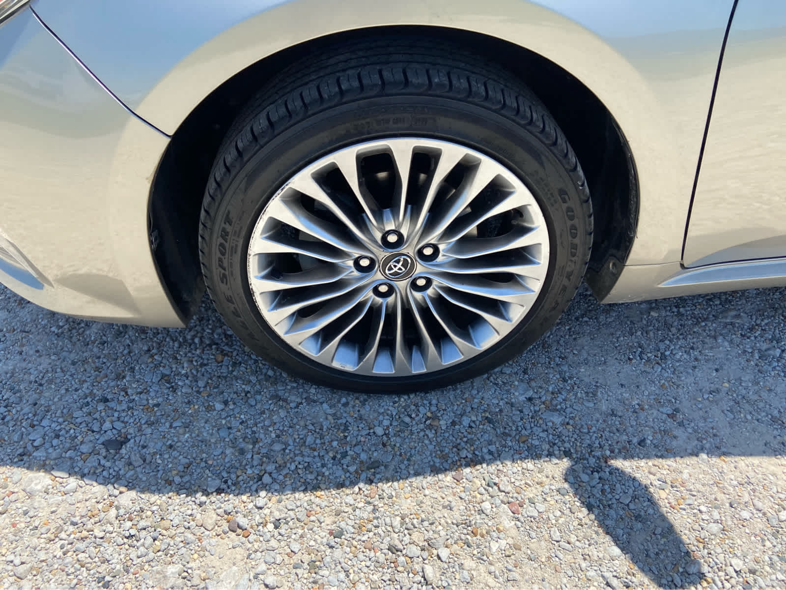 2017 Toyota Avalon Limited's photo