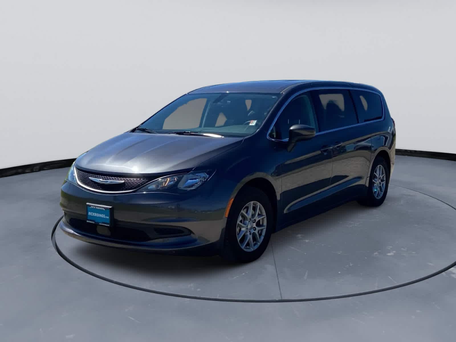 2022 Chrysler Voyager LX's photo