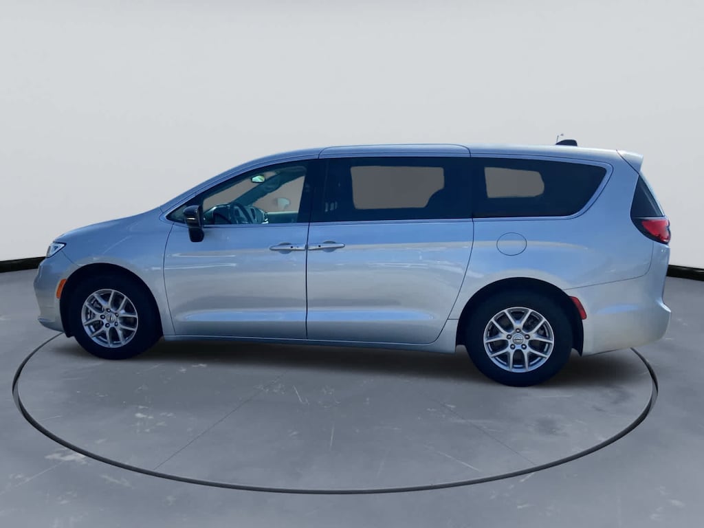 Used 2024 Chrysler Pacifica Touring L FWD