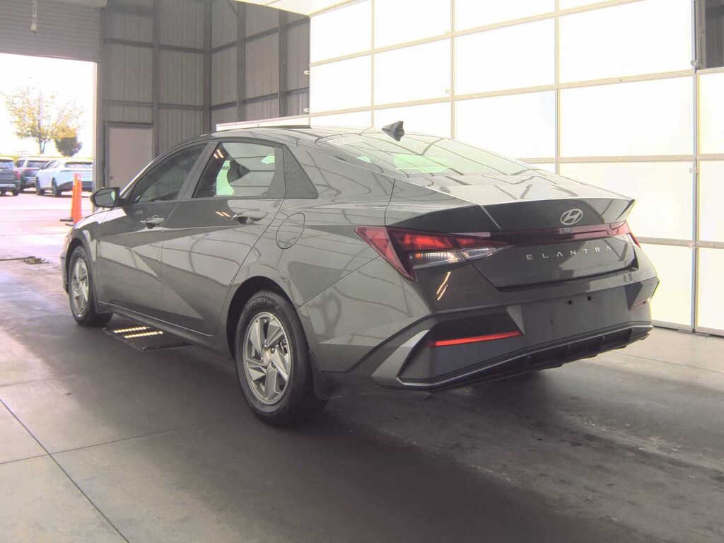 Used 2026 Hyundai Elantra SE Sedan