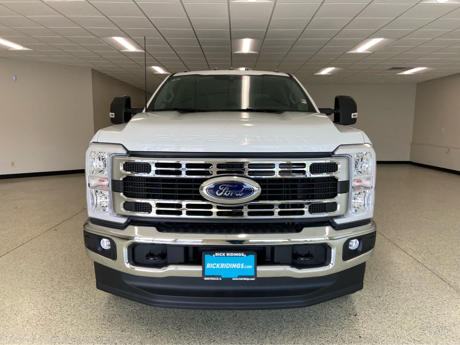 2025 Ford F-350 XLT photo 2