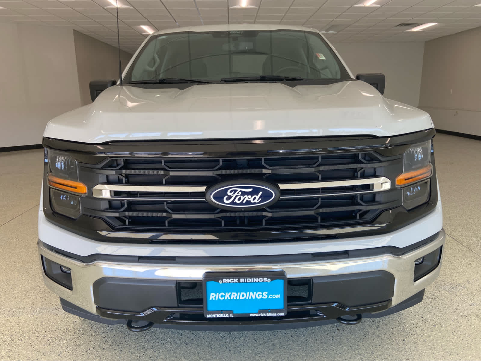 2024 Ford F-150 XLT photo 2