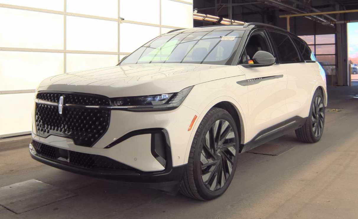 2024 Lincoln Nautilus Reserve's photo