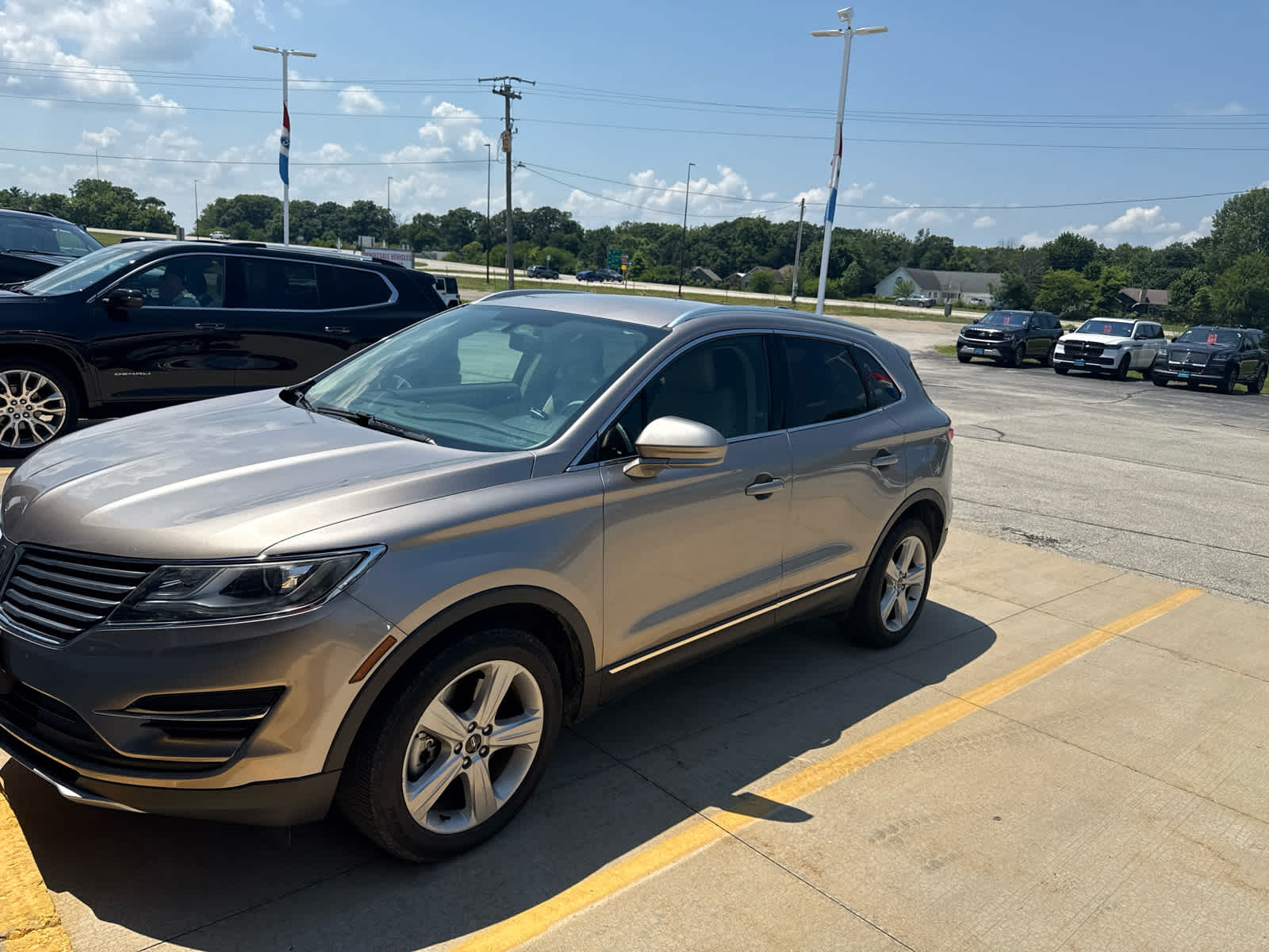 Used 2018 Lincoln MKC Base/Premiere with VIN 5LMCJ1D91JUL00531 for sale in Monticello, IL