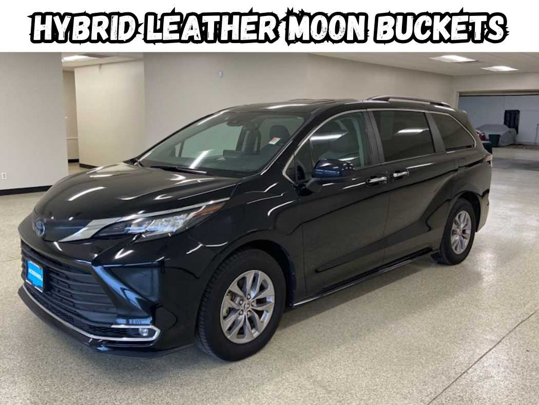 2023 Toyota Sienna XLE's photo