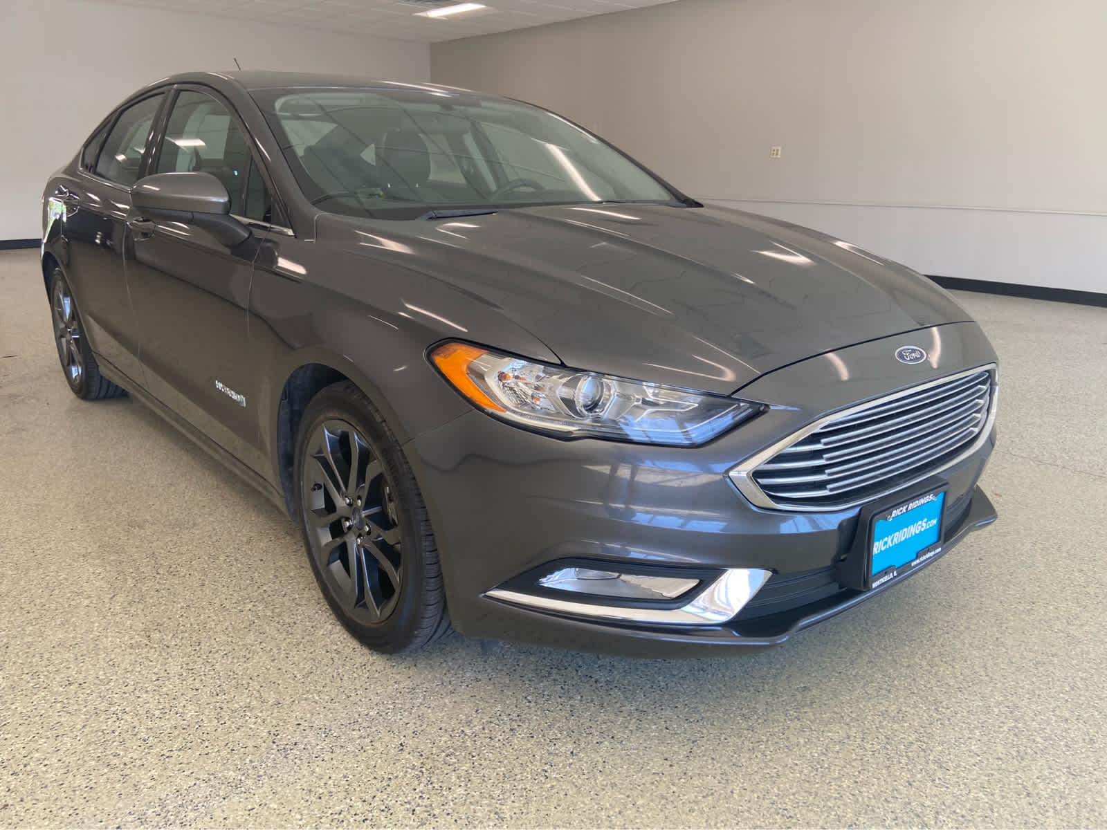 2017 Ford Fusion Hybrid SE photo 2