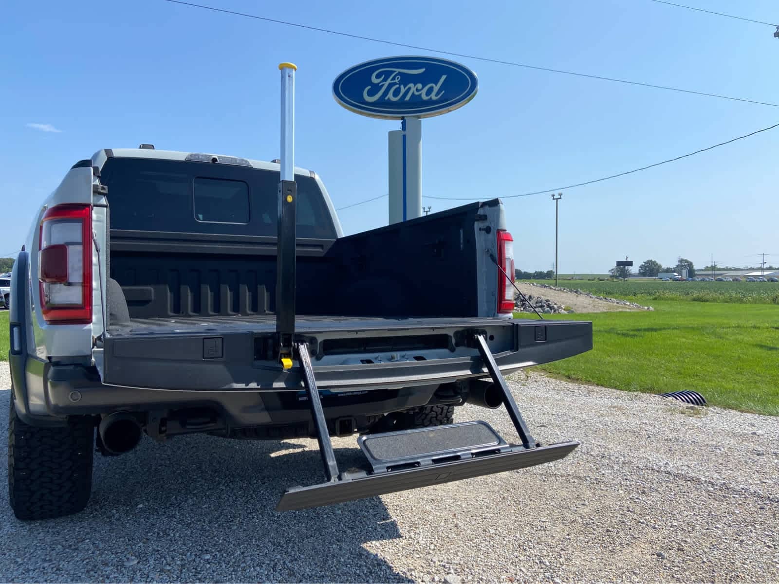 2023 Ford F-150 Raptor - Photo 7