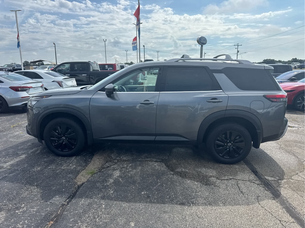 Used 2025 Nissan Pathfinder SL 4WD