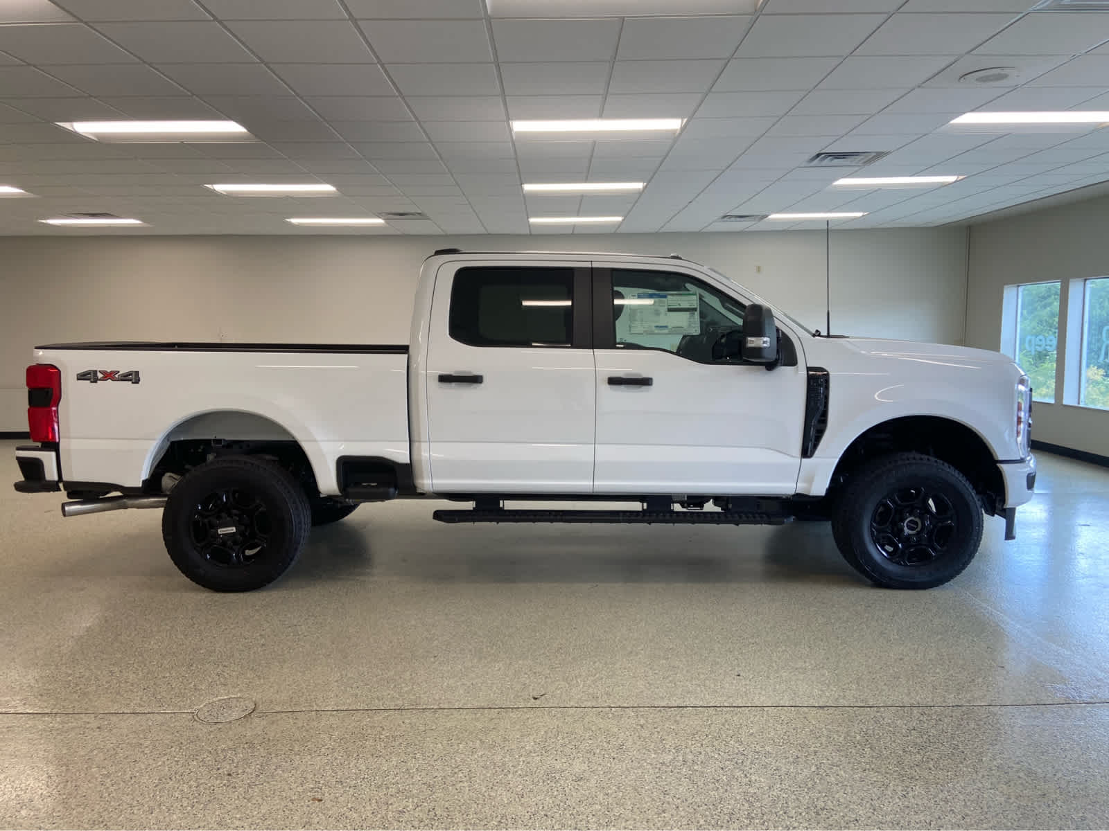 2025 Ford F-350 XL photo 4