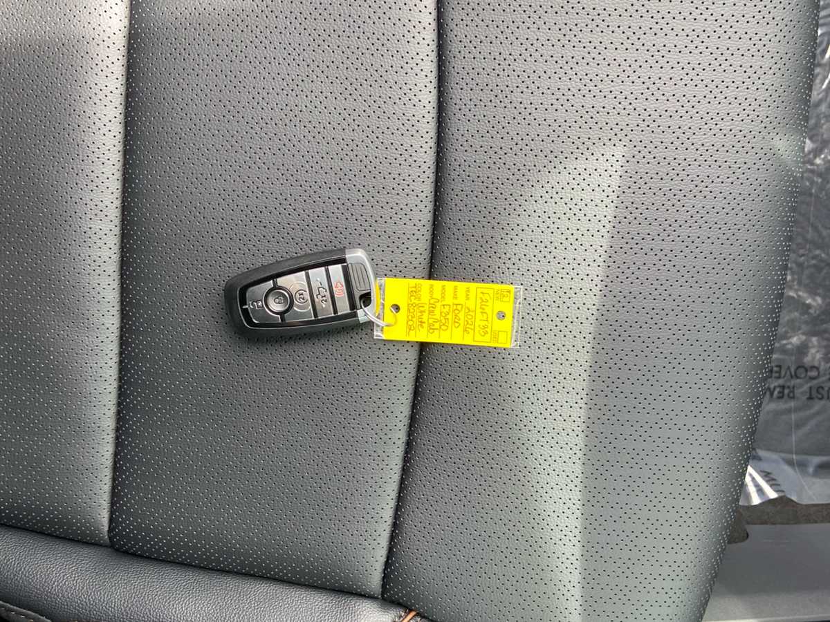 2026 Ford F-350 Super Duty Lariat - Photo 43