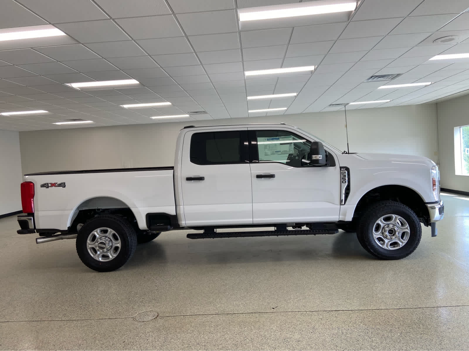 2025 Ford F-350 XLT photo 4