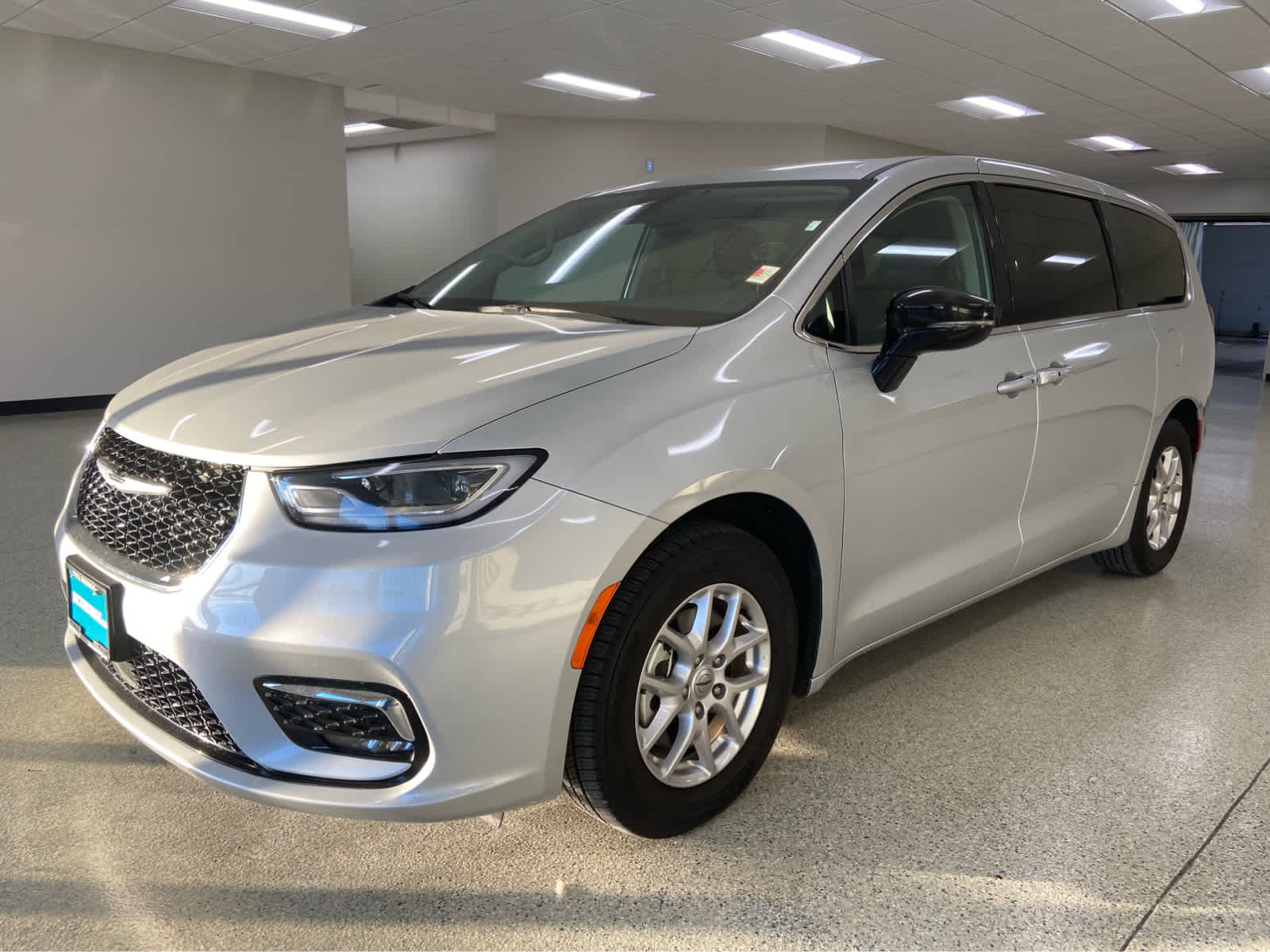 2024 Chrysler Pacifica Touring L's photo