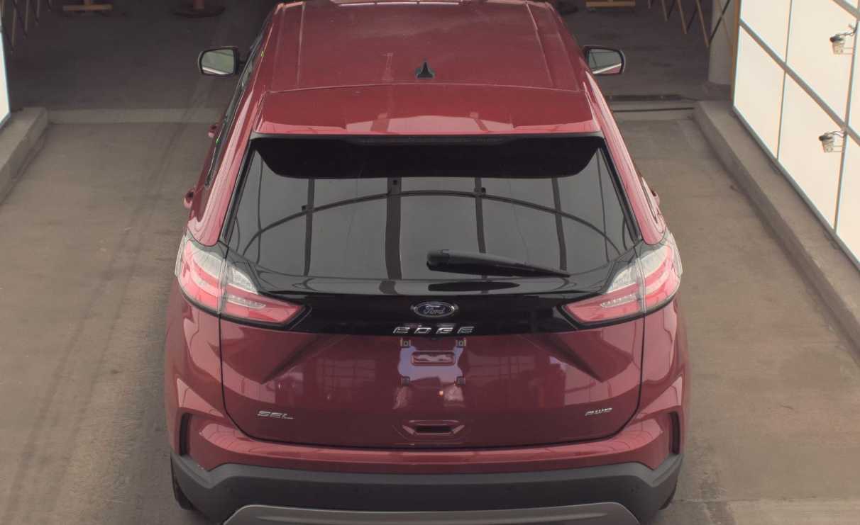 2022 Ford Edge SEL photo 4