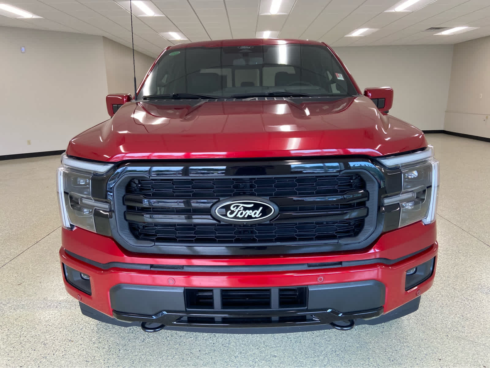 2025 Ford F-150 Lariat photo 2