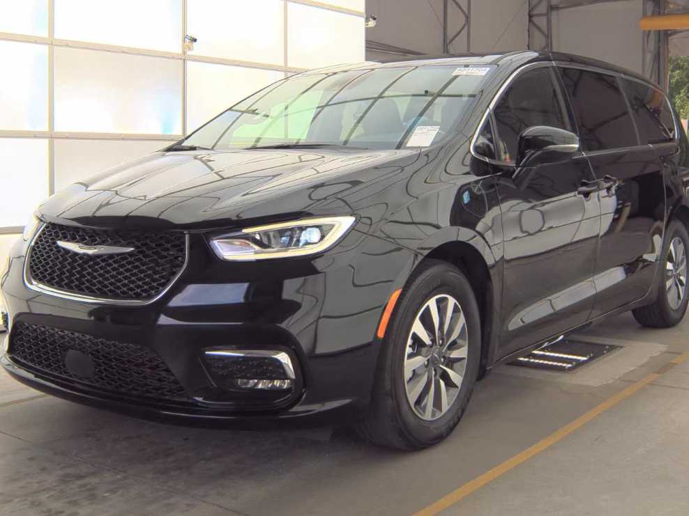 2025 Chrysler Pacifica Hybrid Select PHEV's photo